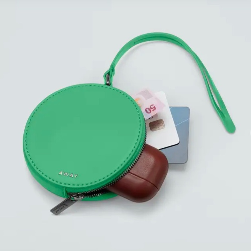 New AWAY- The Circle Zip Pouch